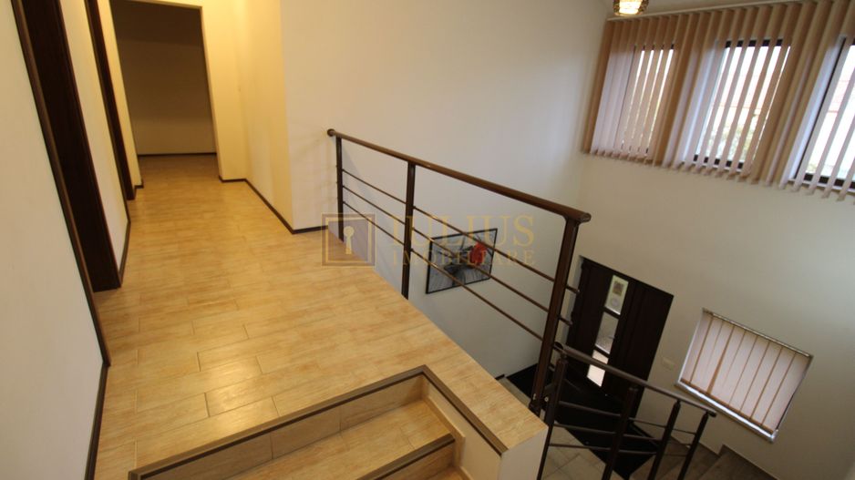 Cetatii; 5 camere, spatiu depozitare, garaj, curte, ideal pentru sediu firma. - Poză 13