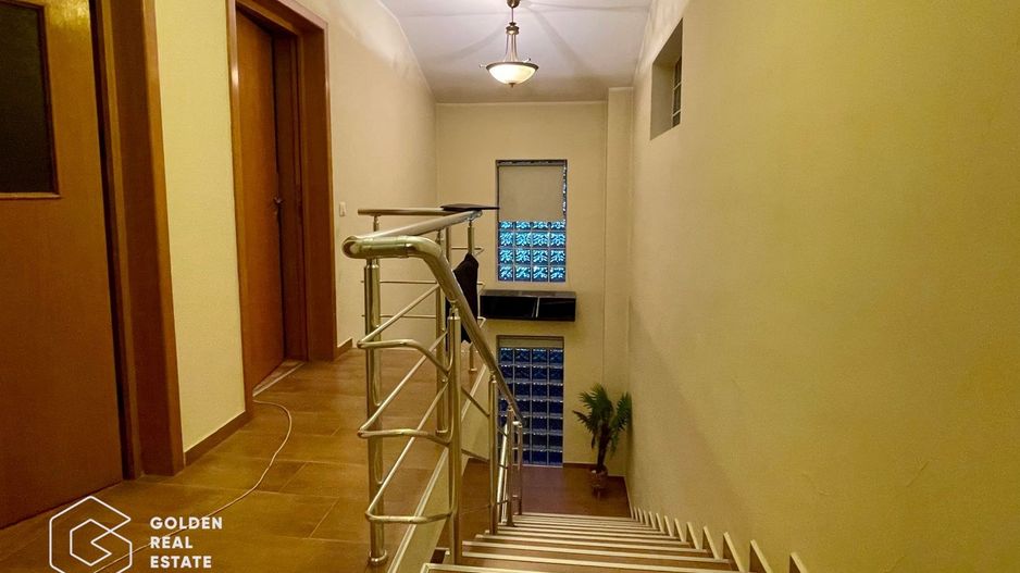 Casă generoasă pentru activități comerciale- Calea Vitan - Poză 12