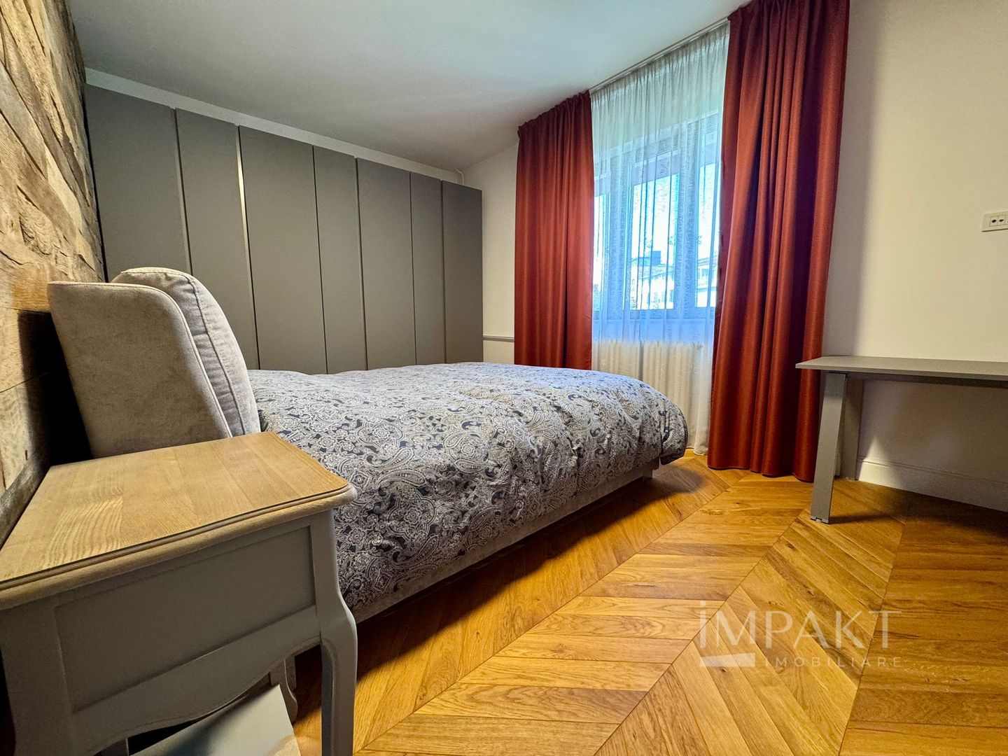 De inchiriat-Apartament cu 4 camere, Garaj și Parcare | Zona Centrala - Poză 4