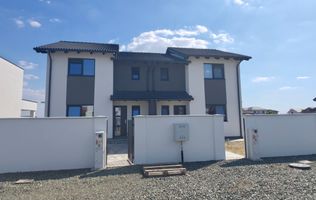 Sacalaz, 1/2 Duplex pe Etaj, 4 Camere,2 Bai,Terasa Acoperita