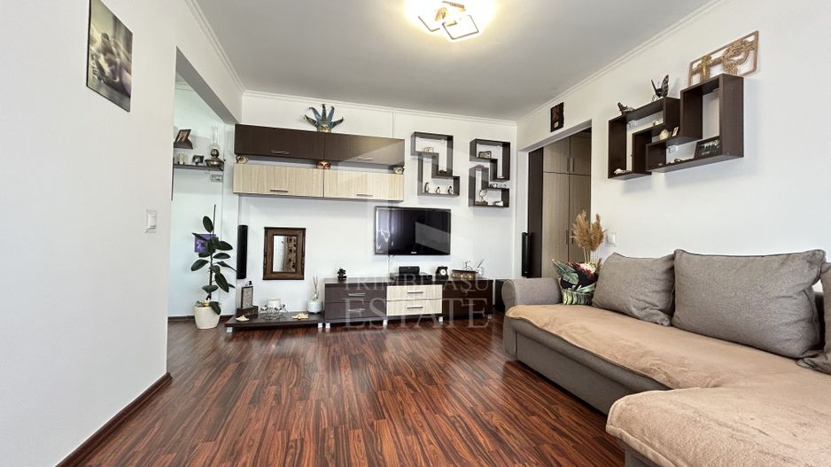 Apartament cu 3 camere Piata CET mobilat utilat modern - super pret - Poză 1