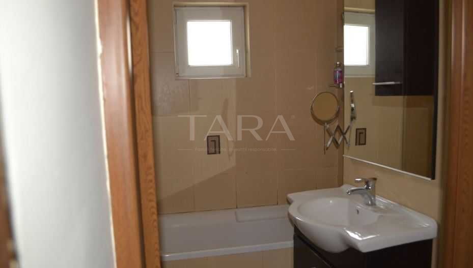 Apartament cu 2 camere decomandate, 2 balcoane, zona Aurel Vlaicu. - Poză 6