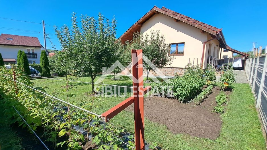 Casa moderna individuala cu 5 camere 184 mp utili , teren 500 mp . - Poză 2