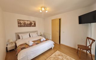 Vila spațioasă și recent renovată în Ghiroda! - Poză 36