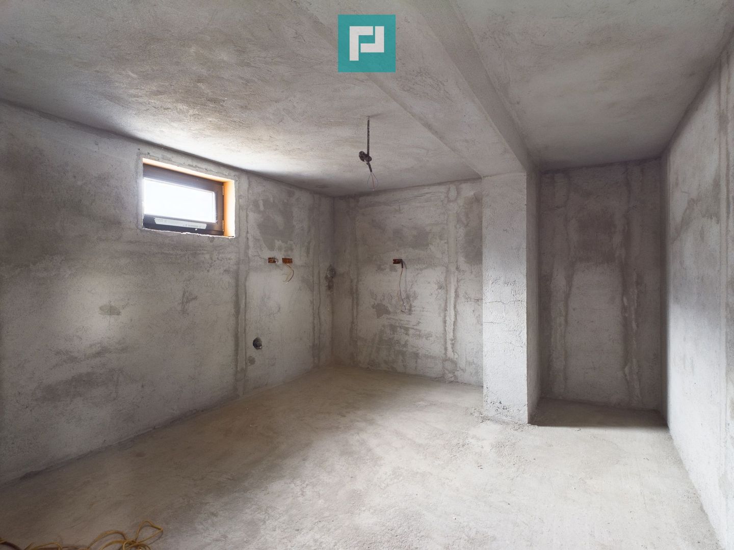 Vilă modernă pe 3 niveluri la gri în Poltura - Poză 17