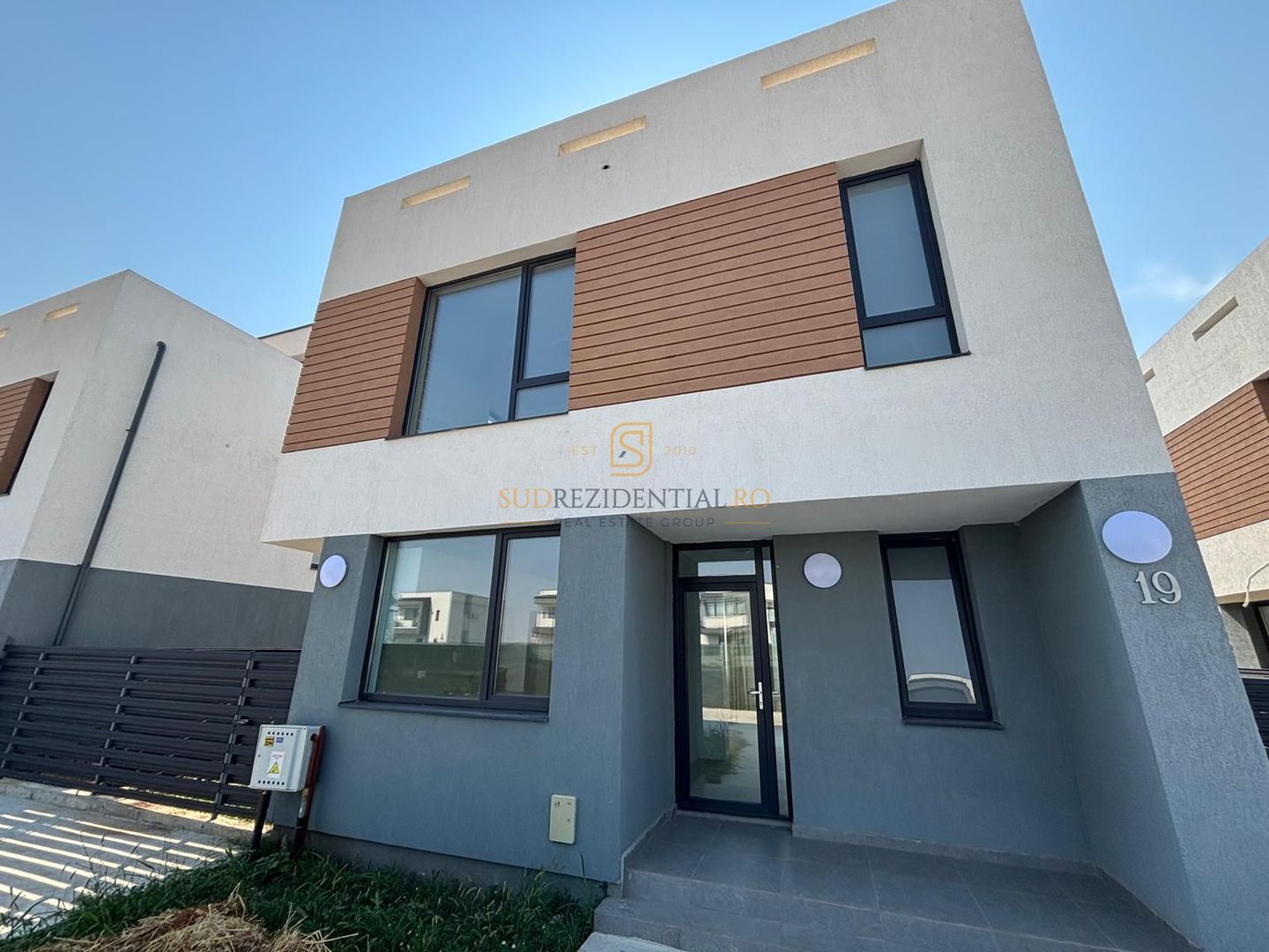 Vila individuala, Tunari, P+1+terasa, finisaje premium, mobilata lux - Poză 1