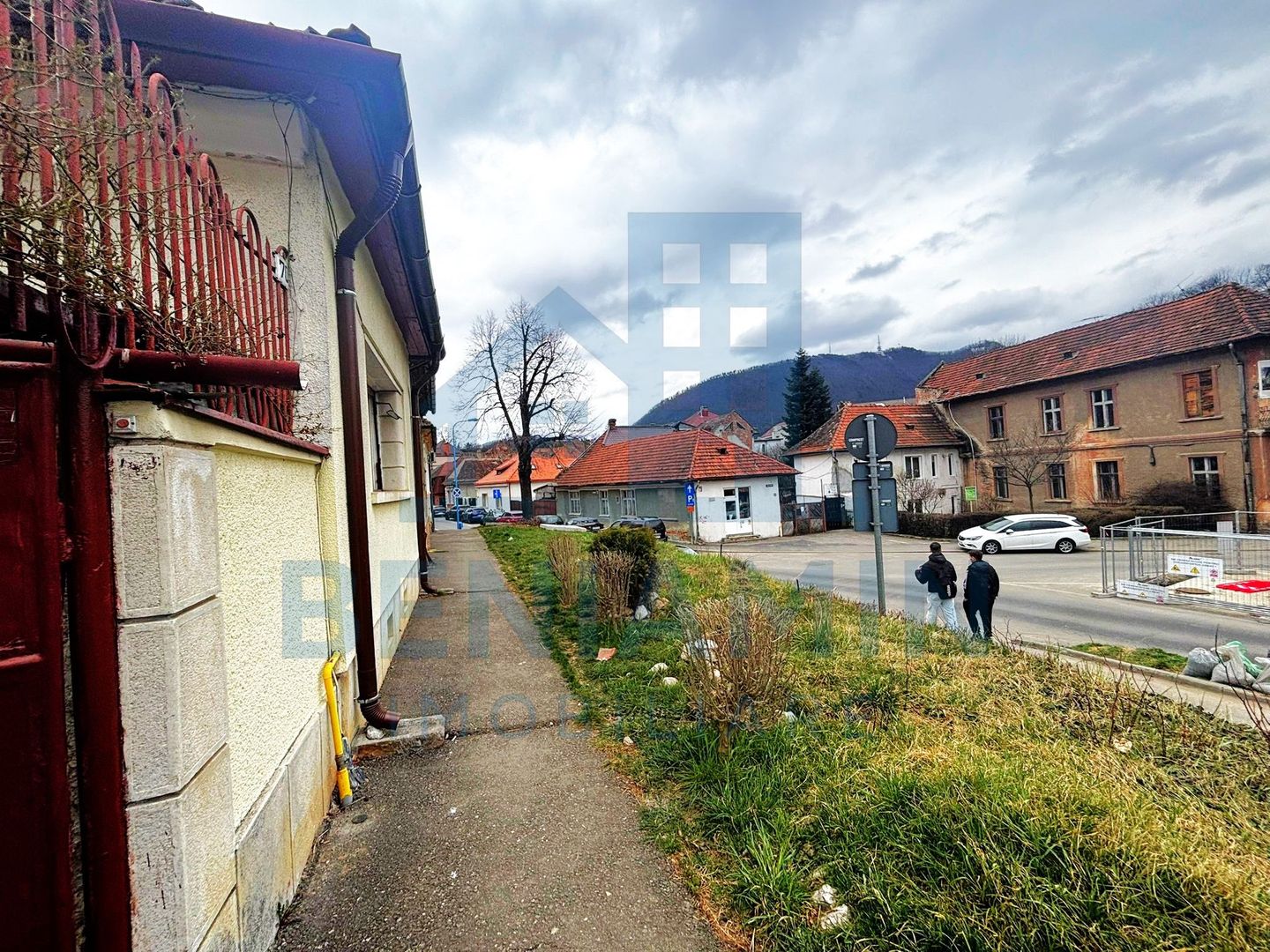 Casa-Central-Brasov-Sitei-Universitate-125mp-curte-280mp-Disponibila - Poză 8