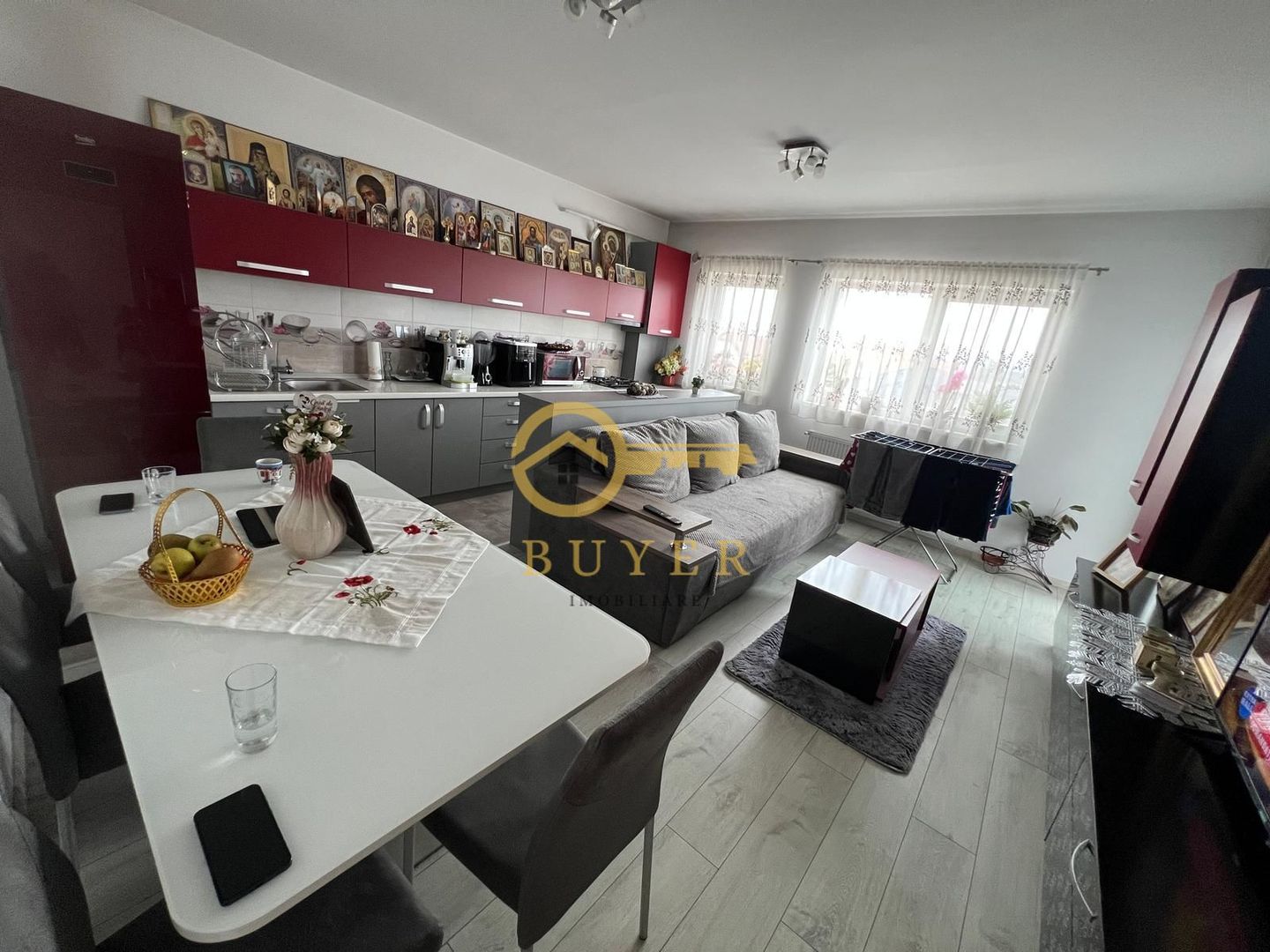 Apartament cu 3 cam mobilat si utilat- Etaj 2, balcon- zona Brana - Poză 1