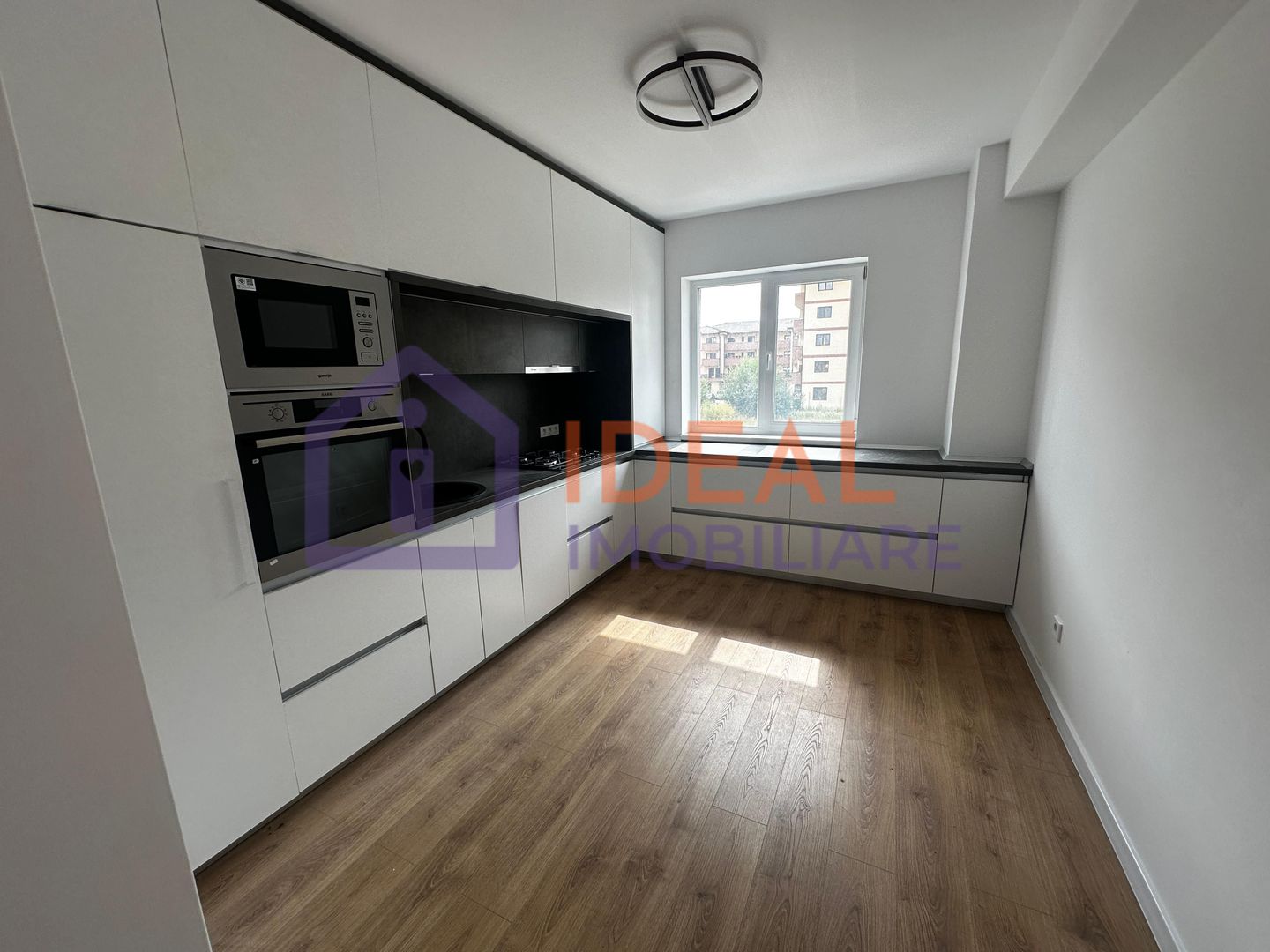 Apartament 2 camere si balcon, zona Calea Surii Mici - Poză 1