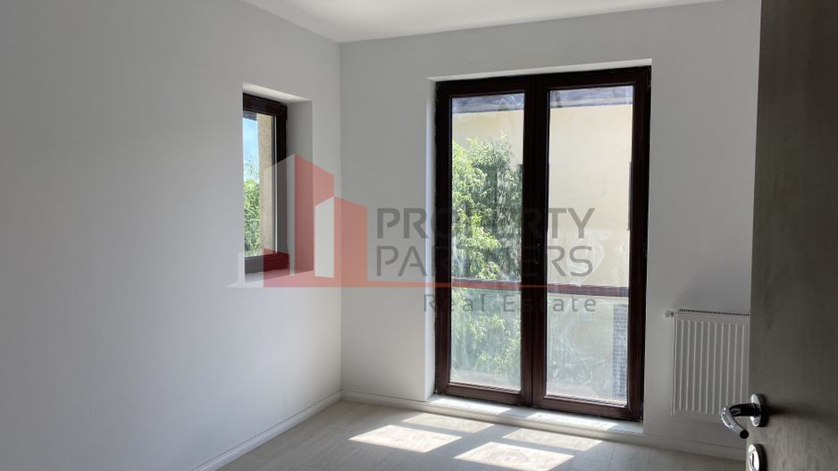 Proprietate pe marginea lacului, vila impresionanta. - Poză 14