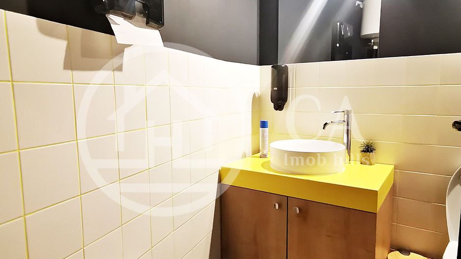 Spatiu comercial de inchiriat cu 3 camere Ultracentral, Oradea - Poză 4