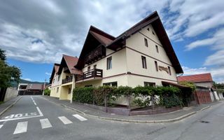 Pensiune cu potențial deosebit, vedere spectaculoasă spre Piatra Craiului - Poză 1