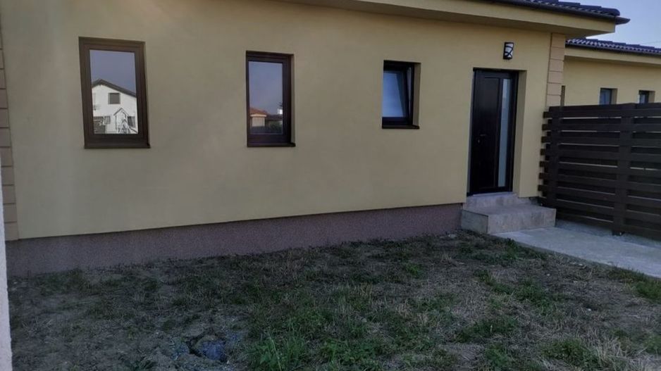 Vand sau schimb cu apartament,Casa tip P in Martinesti - Poză 1