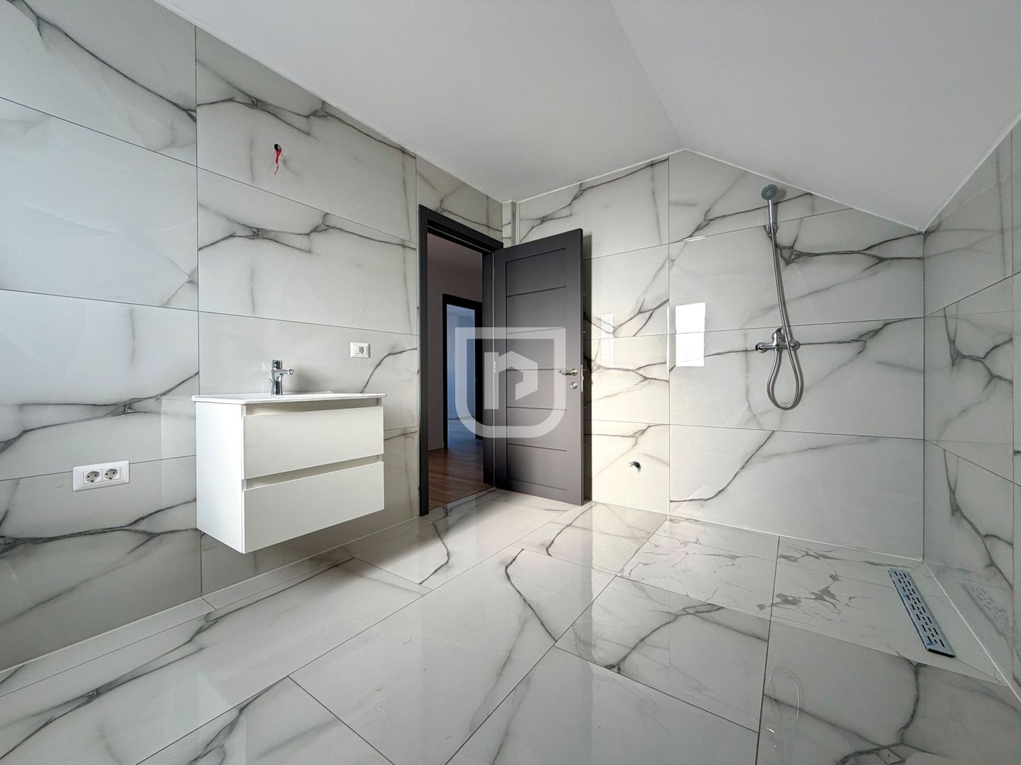 Casa noua Gura Humorului - 4 dormitoare, curte amenajata - Poză 10