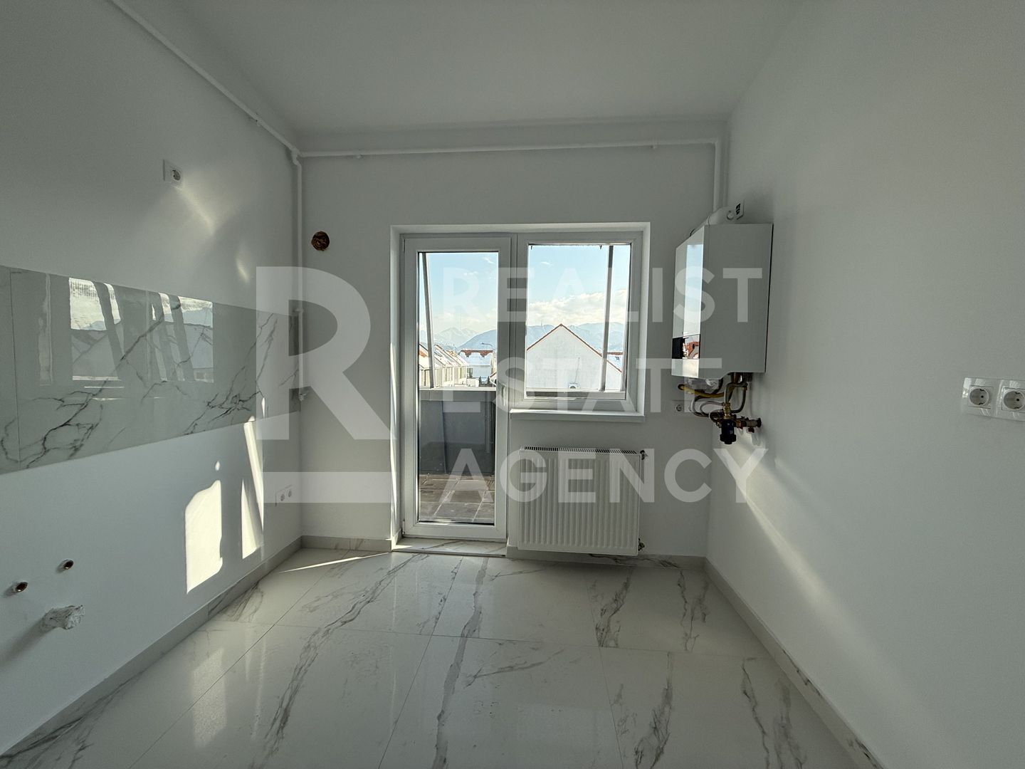 Vânzare apartament cu 2 camere.Priveliște spre munte. - Poză 7