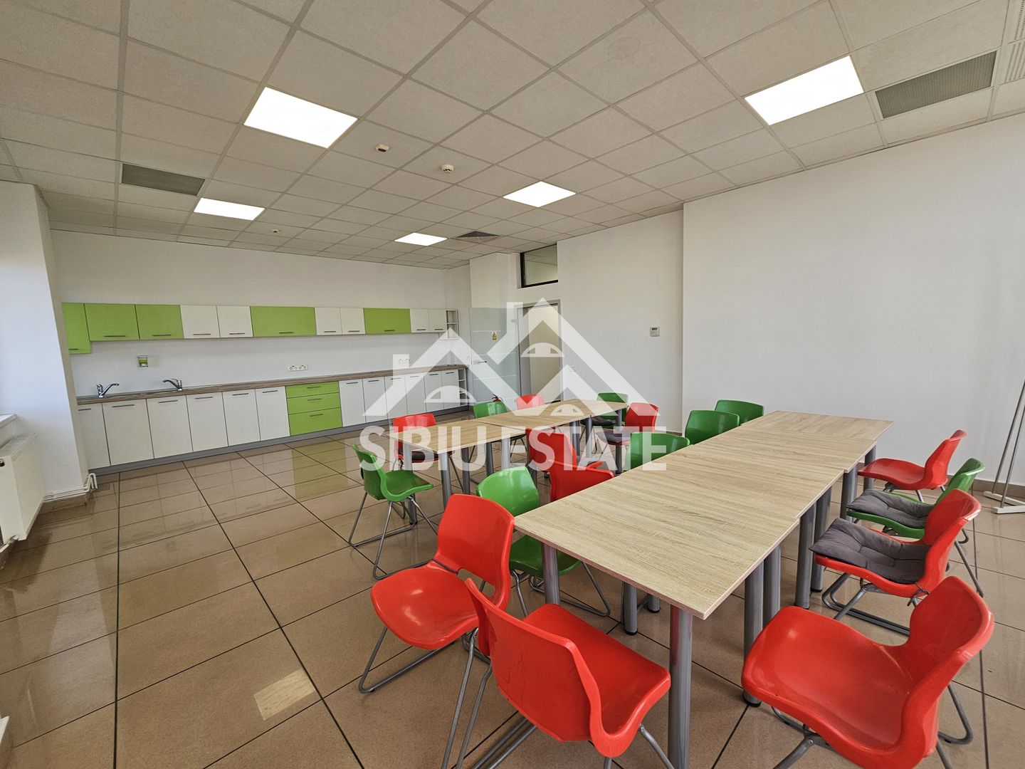 Spatiu de birouri de inchriat locatie centrala si vizibilitate buna - Poză 14