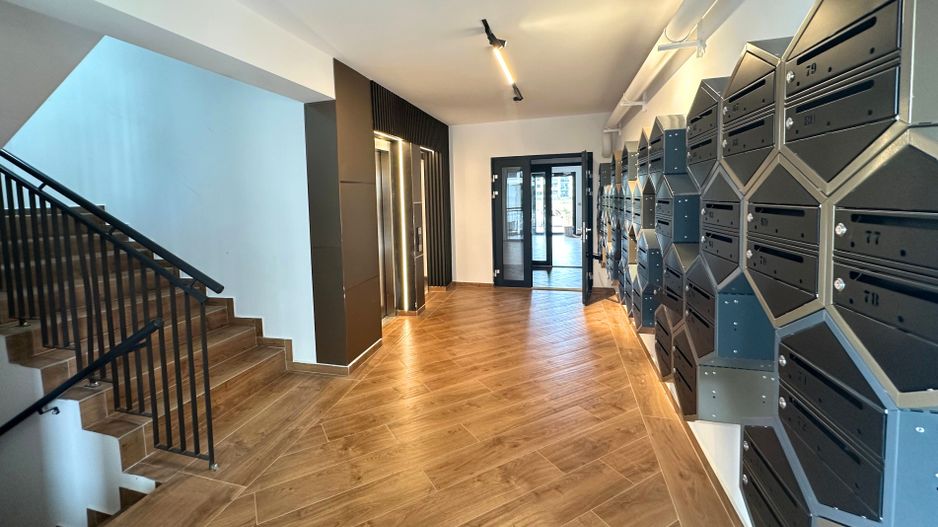 Apartament tip studio cu bucătăria mobilată zona Coresi Brasov - Poză 2