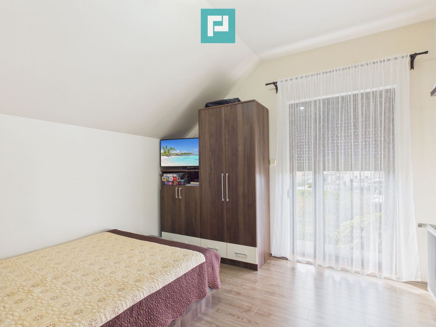 Casă cu 5 camere de vânzare în Curtici – spațiu, - Poză 11