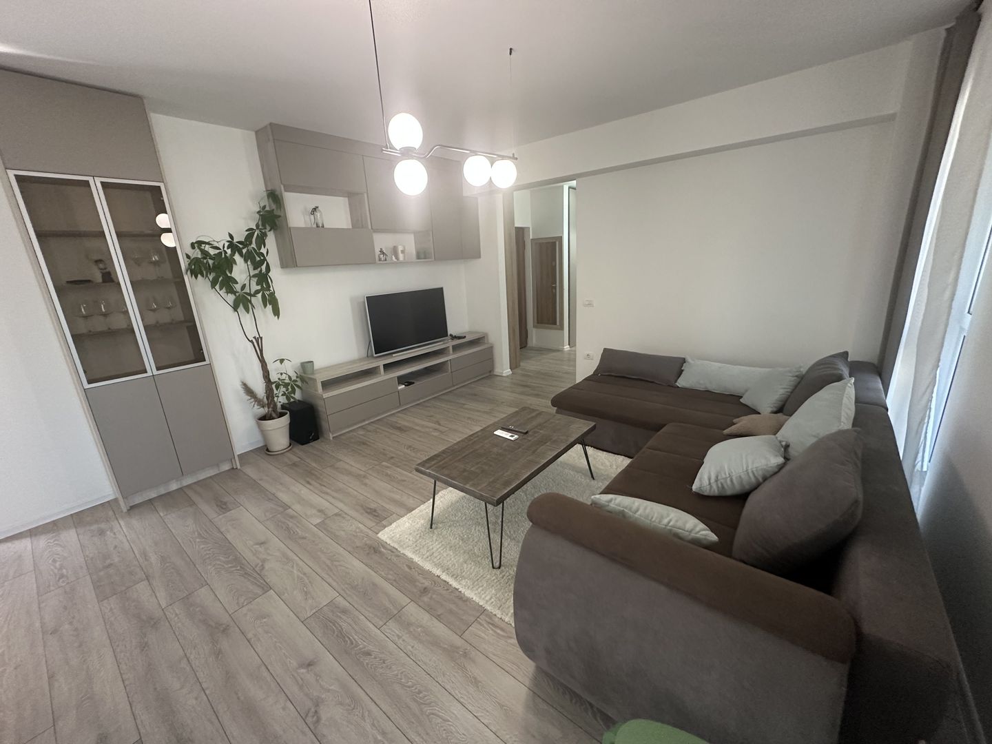 Apart. cu 2 camere, parcare subterana , Aradului - Poză 1