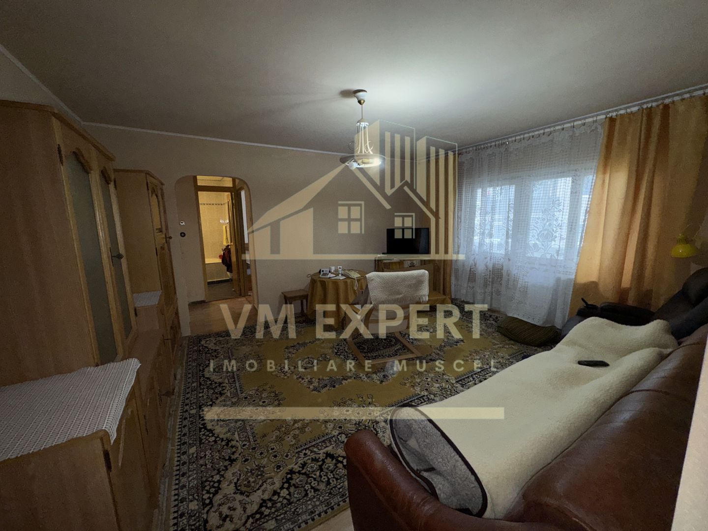 APARTAMENT 2 CAMERE ETAJ 2 CAMPULUNG VIȘOI - Poză 1