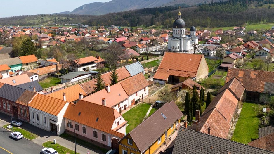 Casă Săsească Autentică cu Șură Impresionantă în Cristian – Teren 2729mp - Poză 2