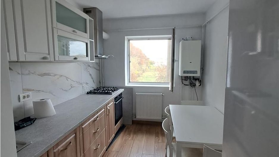 Etaj 1 4 camere  Complexul Studentesc-aproape de Sala Olimpia - Poză 1