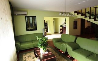 Vila spațioasă la intrare în Dumbravita - Poză 15