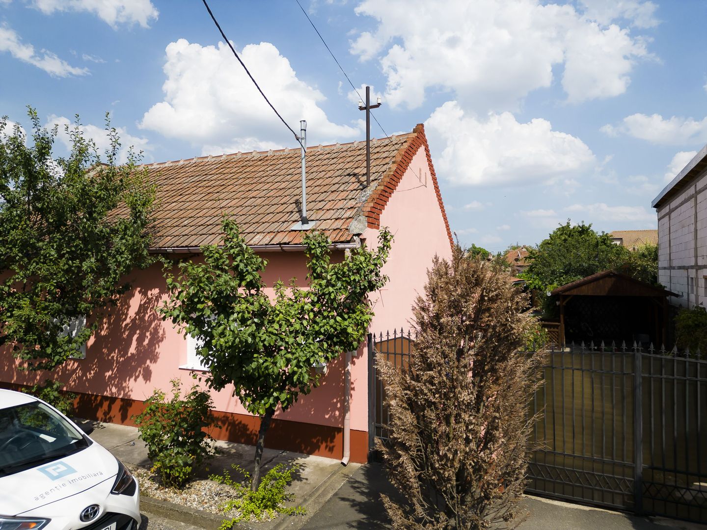 Casă cu 7 camere și 2 băi in Grădiște - Poză 1