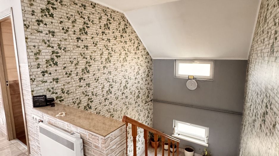 Vilă spațioasă cu 6 camere – Cartierul Viena, Oradea - Poză 13