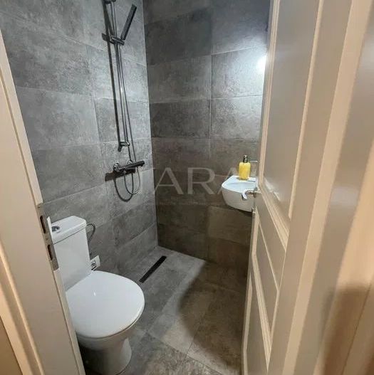 Apartament modern cu 3 camere, garaj și parcare, în zonă liniștită. - Poză 8