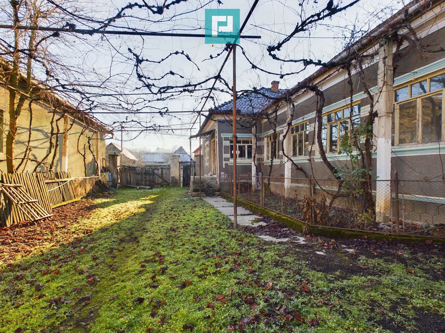 Casă de vacanță de vânzare în Tauț - Poză 13