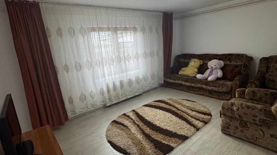 Casă de vânzare pe strada Sabarului - Poză 1