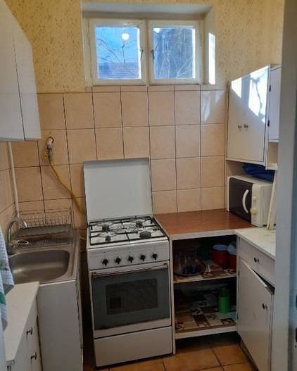 BRASADAS vinde casa cu etaj, 4 camere, central, acces cu masina. - Poză 8