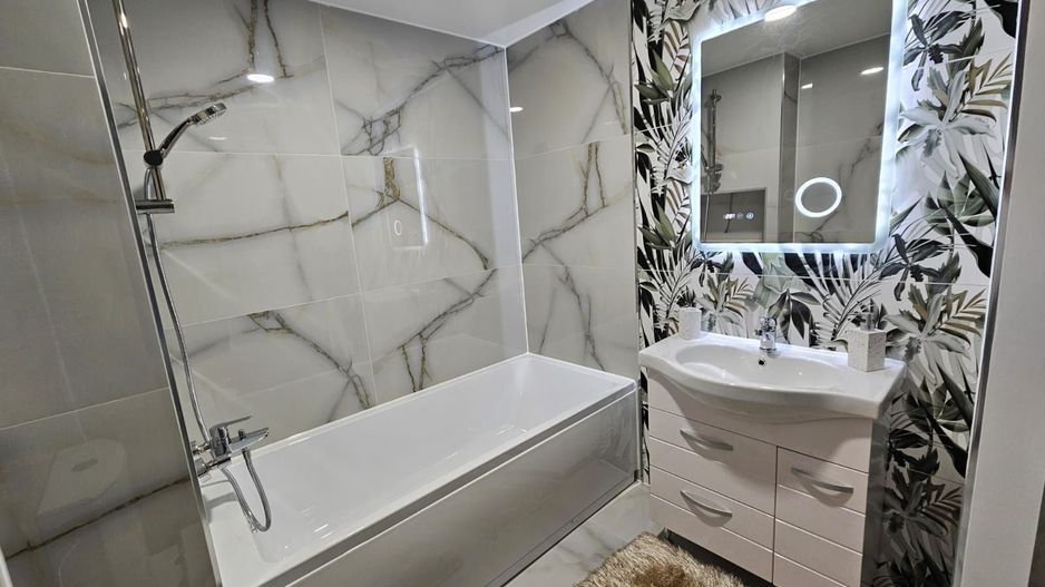 Casa renovata complet – zona Mall – - Poză 18