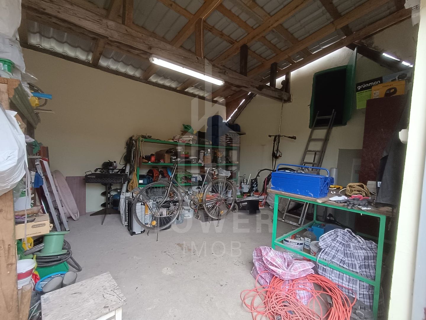 Casă de vânzare în satul Roșia cu vedere panoramică spre Munții Făgăras - Poză 15