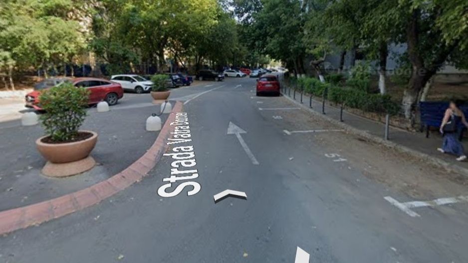 Apartament 3 camere, Decomandat. Bld. Al. Obregia, zona Vatra Dornei. - Poză 2