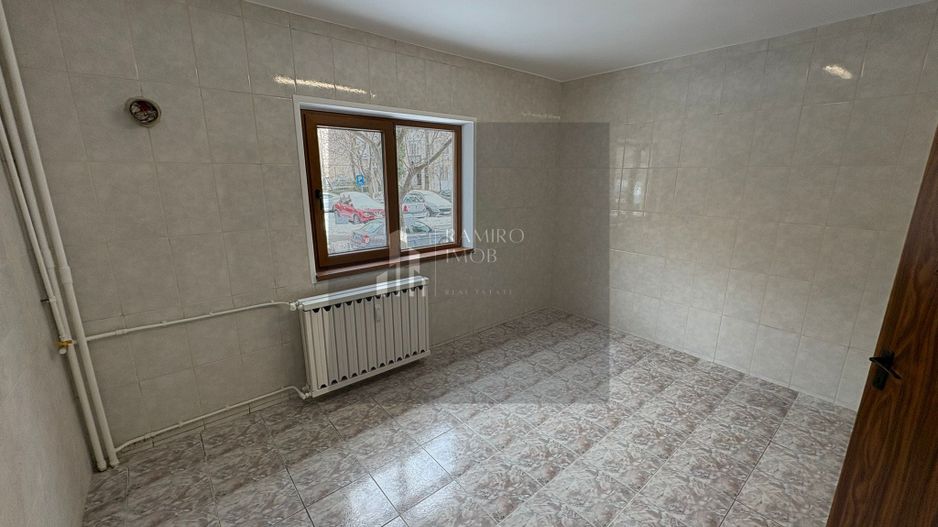 Apartament 2 camere decomandat an 1990 - metrou Eroii Revolutiei - Poză 5