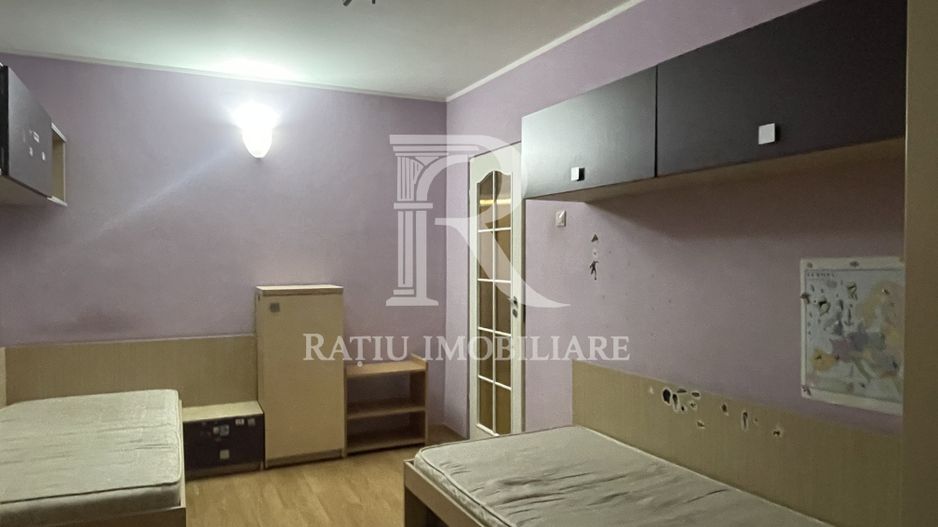 Apartament cu 3 camere | Zona Rogerius | Oradea - Poză 9