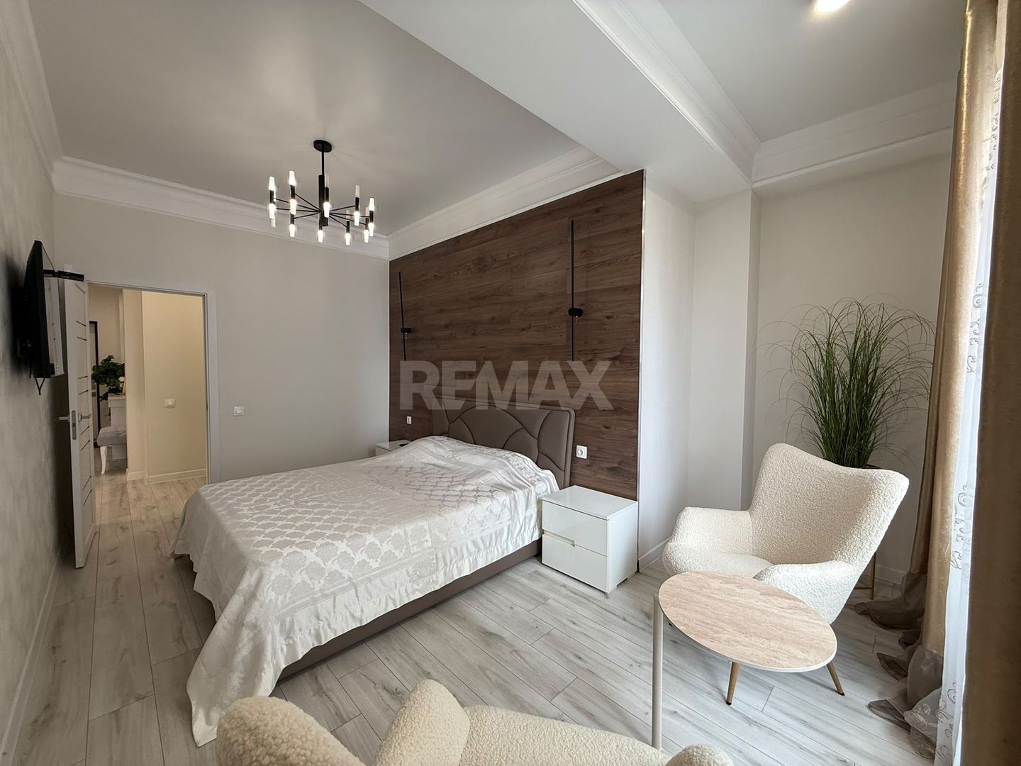 Apartament cu 2 dormitoare si living chiar in centrul Chișinăului - Poză 13