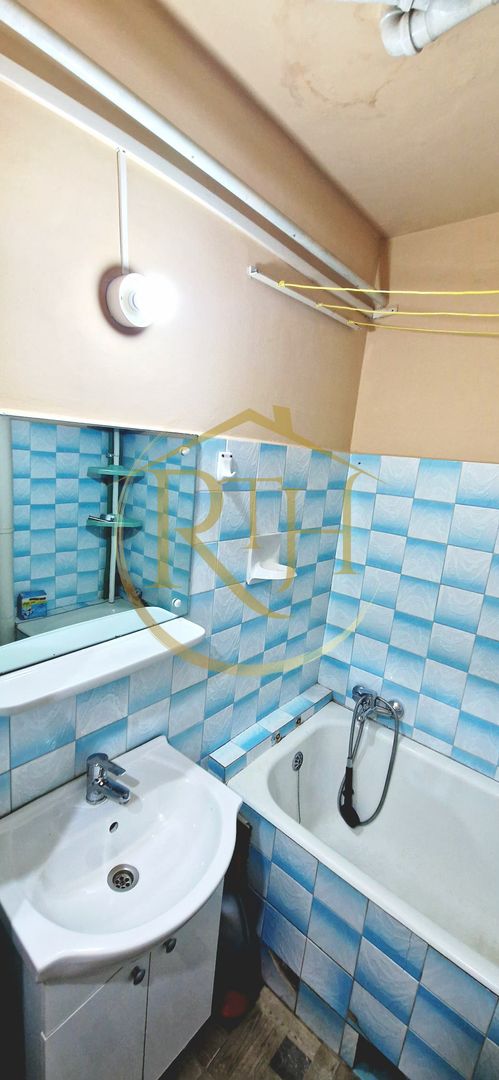 Inchiriez apartament cu 2 camere,clima centrala, zona Calea Sagului/ 300 euro. - Poză 18