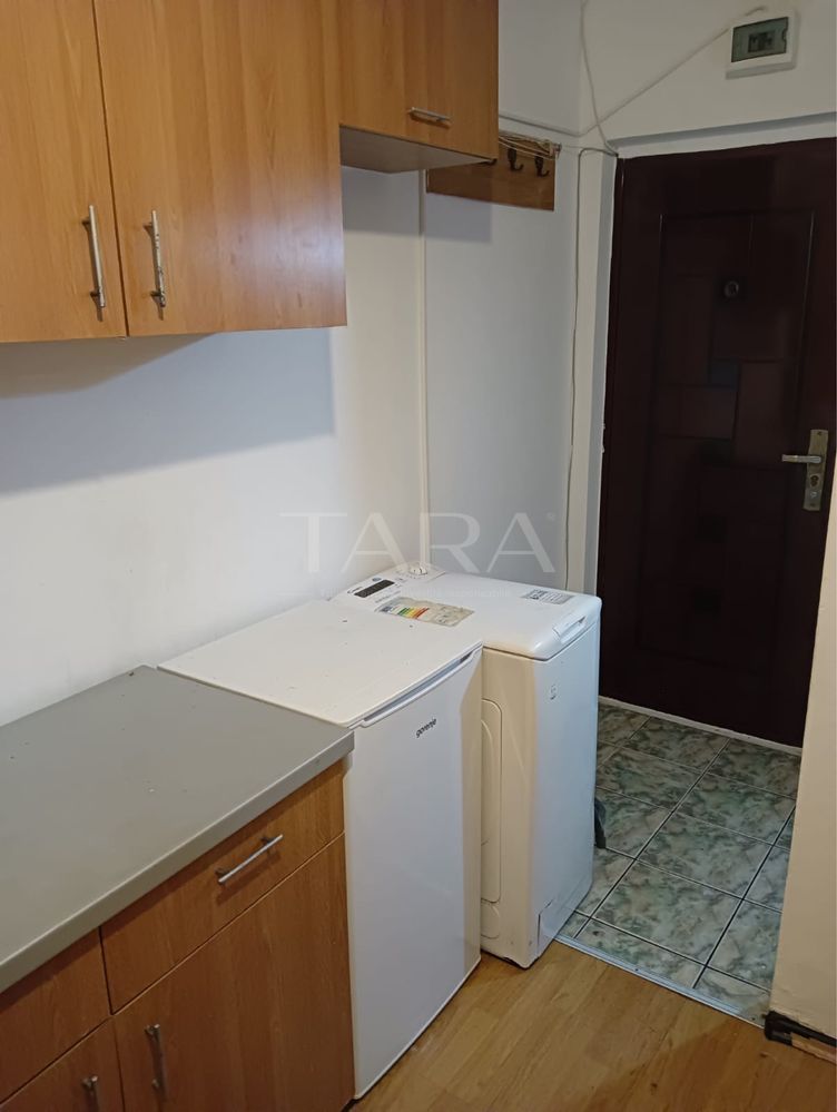 Garsonieră de vânzare,  etaj 2, baie proprie, zonă liniștită. - Poză 2