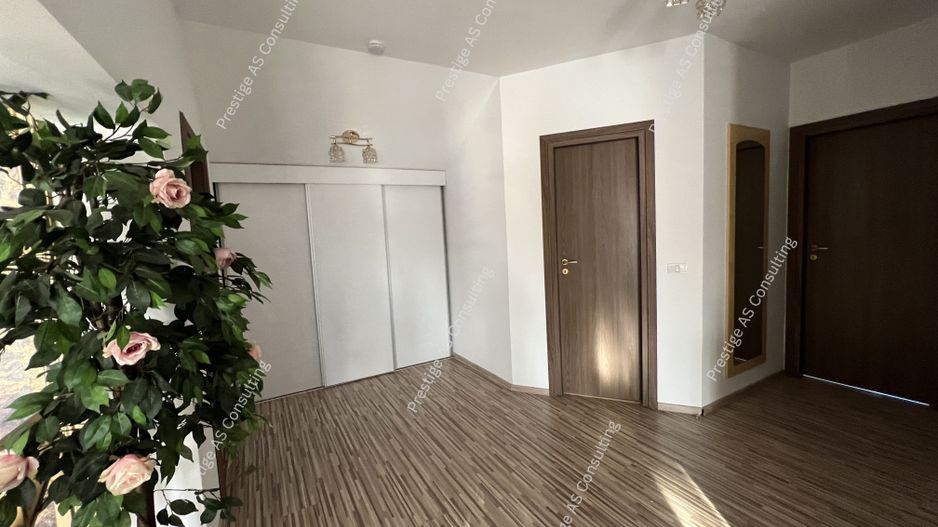Vila 7 incaperi + 3 Anexe | 1800mp Teren | La Intrare in Dumbravita - Poză 9