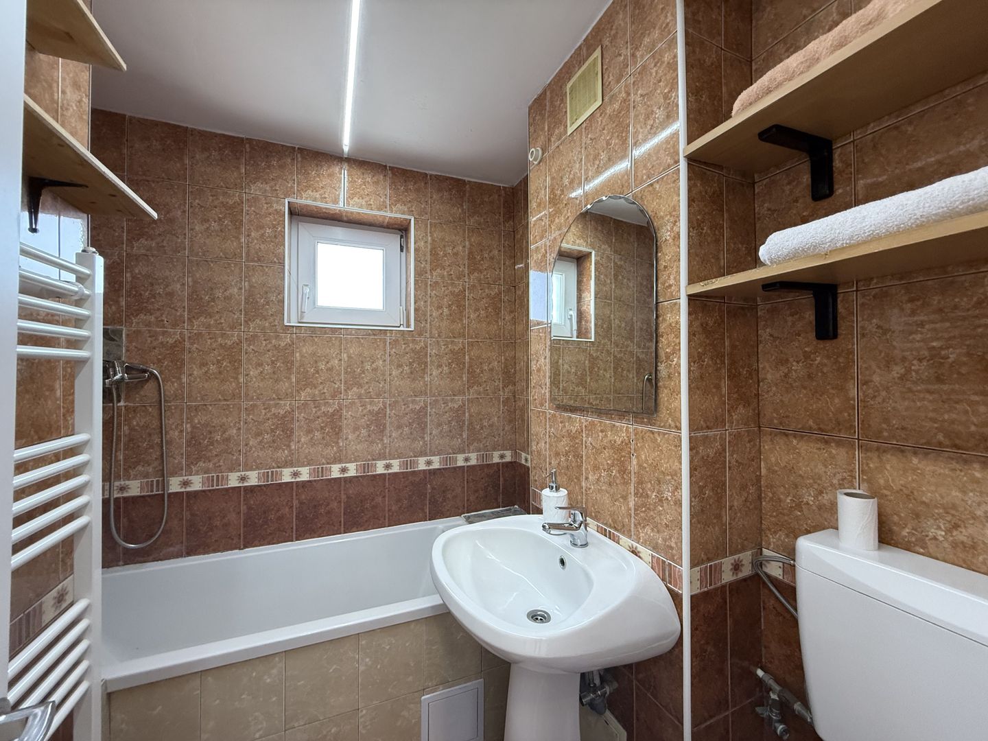 Apartament 3 camere, decomandat, renovat recent, Aradul Nou - Poză 14
