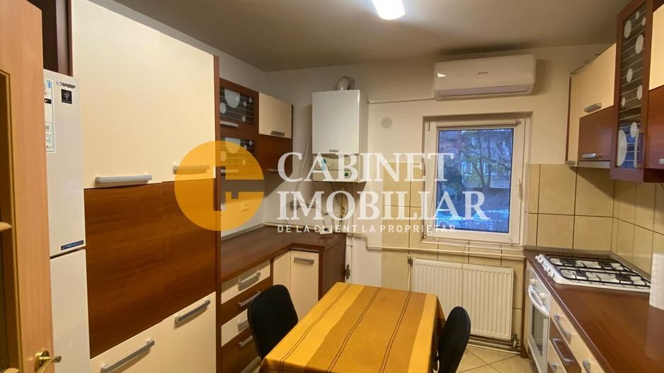 GARĂ - 3 CAMERE DECOMANDAT - ETAJ 1 - Bloc Tip Vilă - Poză 2