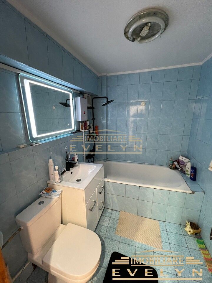 De vanzare apartament 4 camere, etaj 2, Str. Calea Nationala ( Farmacia Husac ) - Poză 6