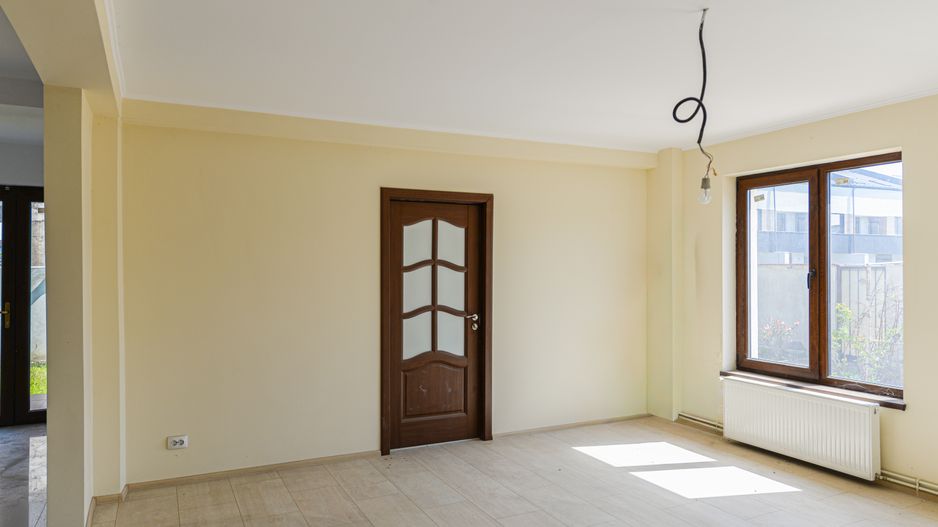 De vanzare casa+garaj/hala, teren 580mp, ideala pentru business - Poză 7