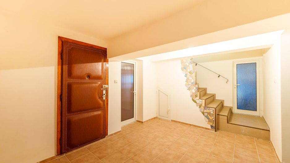 VÂNDUT! Casă cu destinații multiple în cartierul Aurel Vlaicu - Poză 14