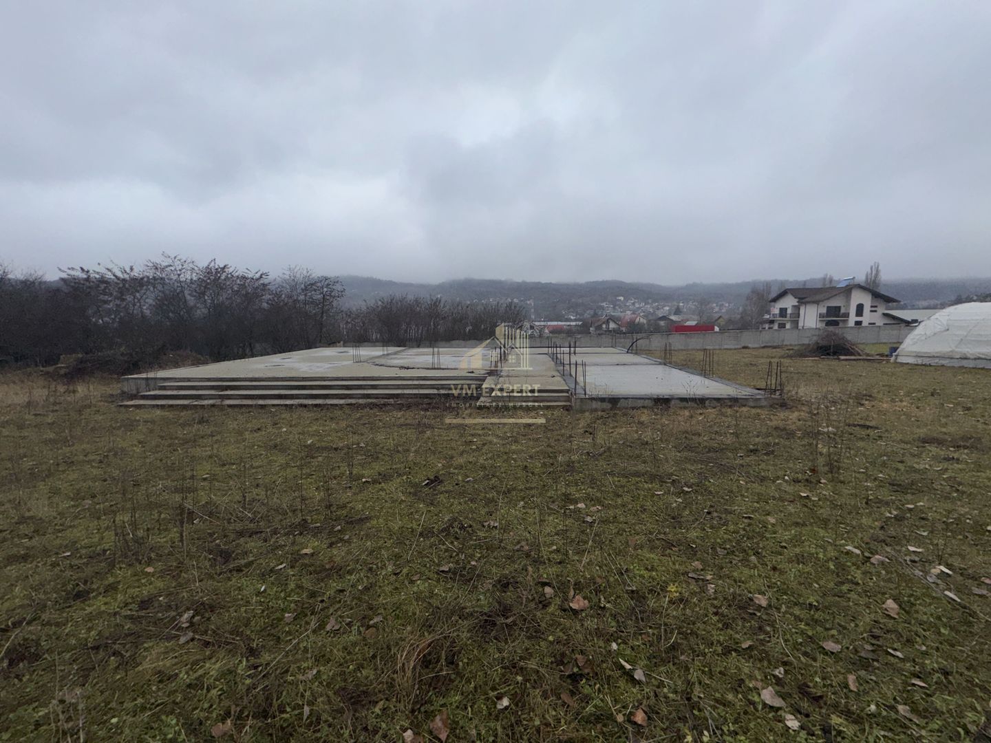 TEREN INTRAVILAN 2200 MP CAMPULUNG ARGES - Poză 2