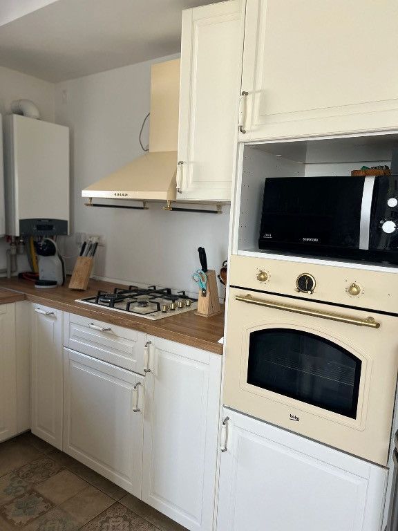 Sau/închiriez casa P+1E capătul Comunei Berceni Mănăstirea Sf. Treime - Poză 6