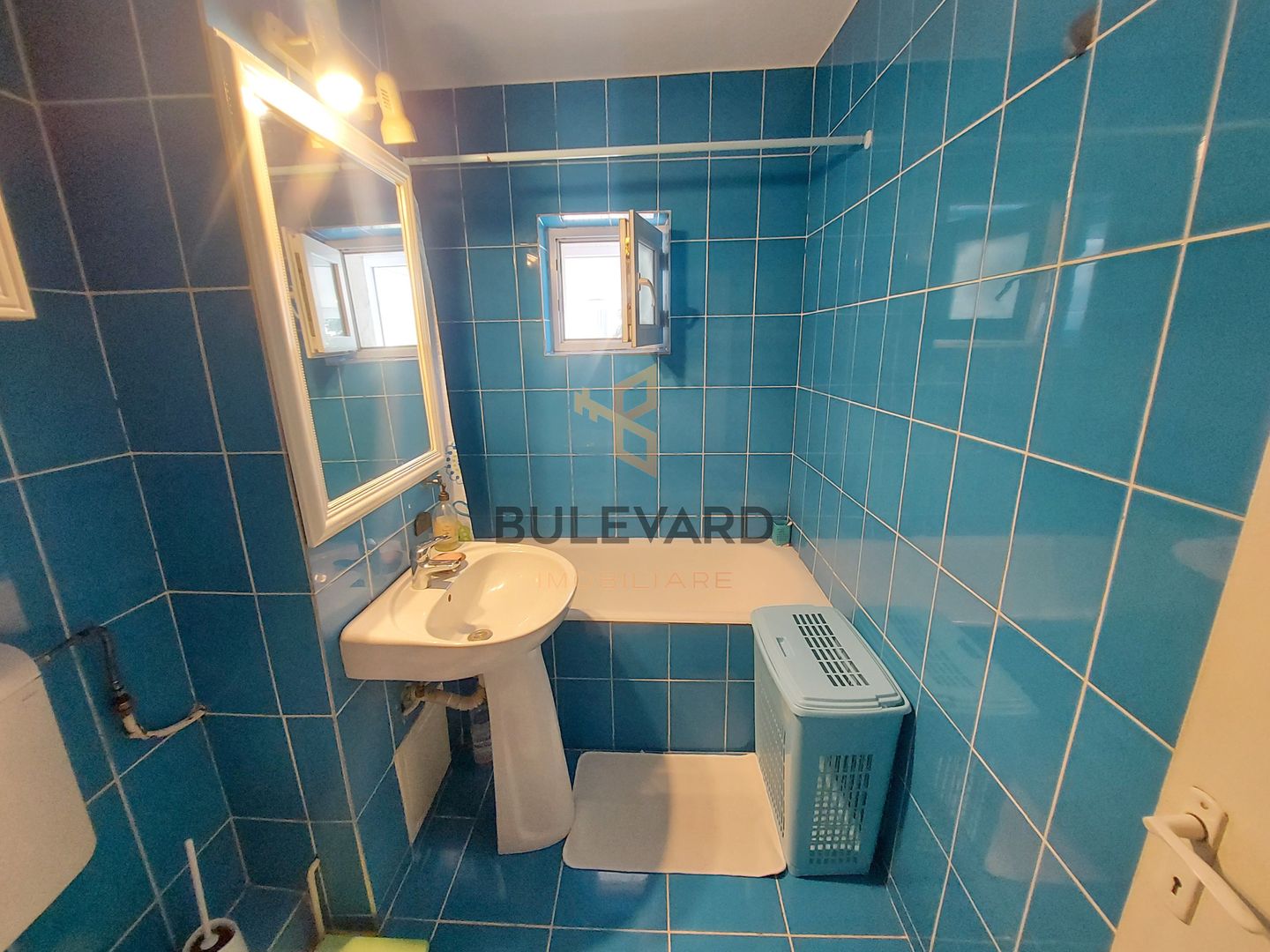 Apartament cu 4 camere decomandate + 2 locuri de parcare! - Poză 9